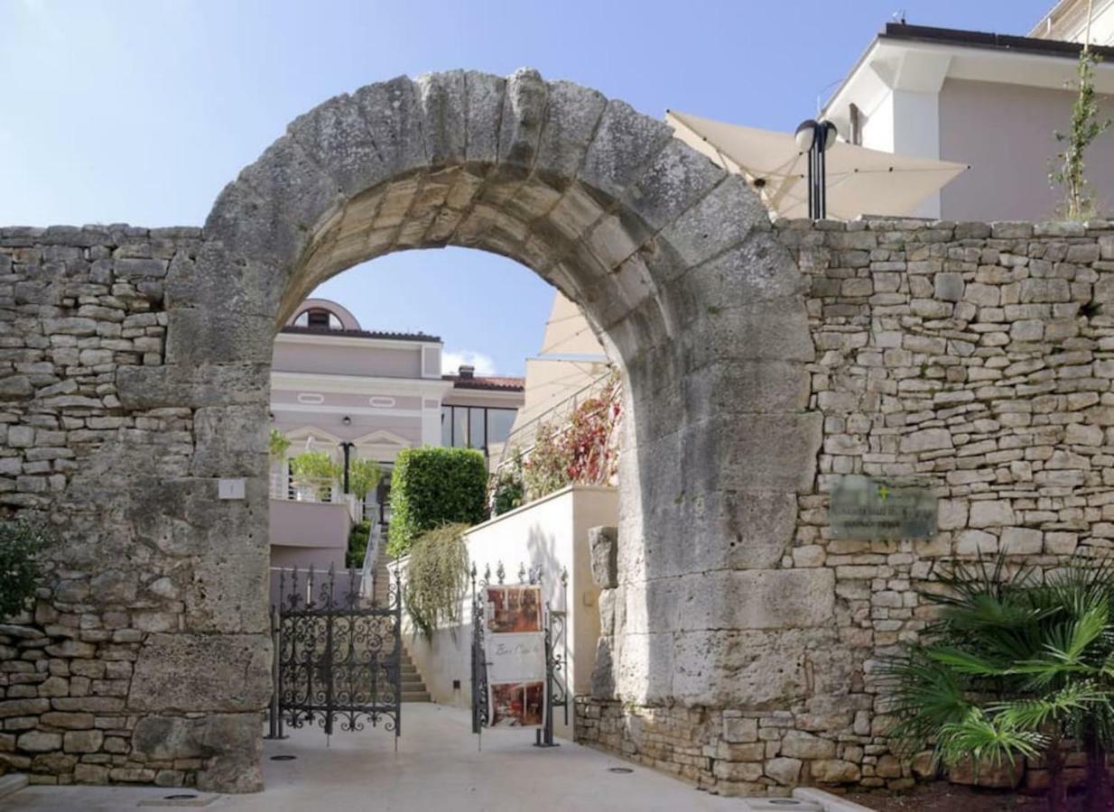 Zora * Pula